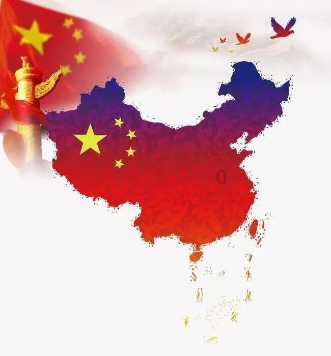 2摊贩疑因价格吵架,当街互扔草莓散落一地,路人:扔了10几分钟